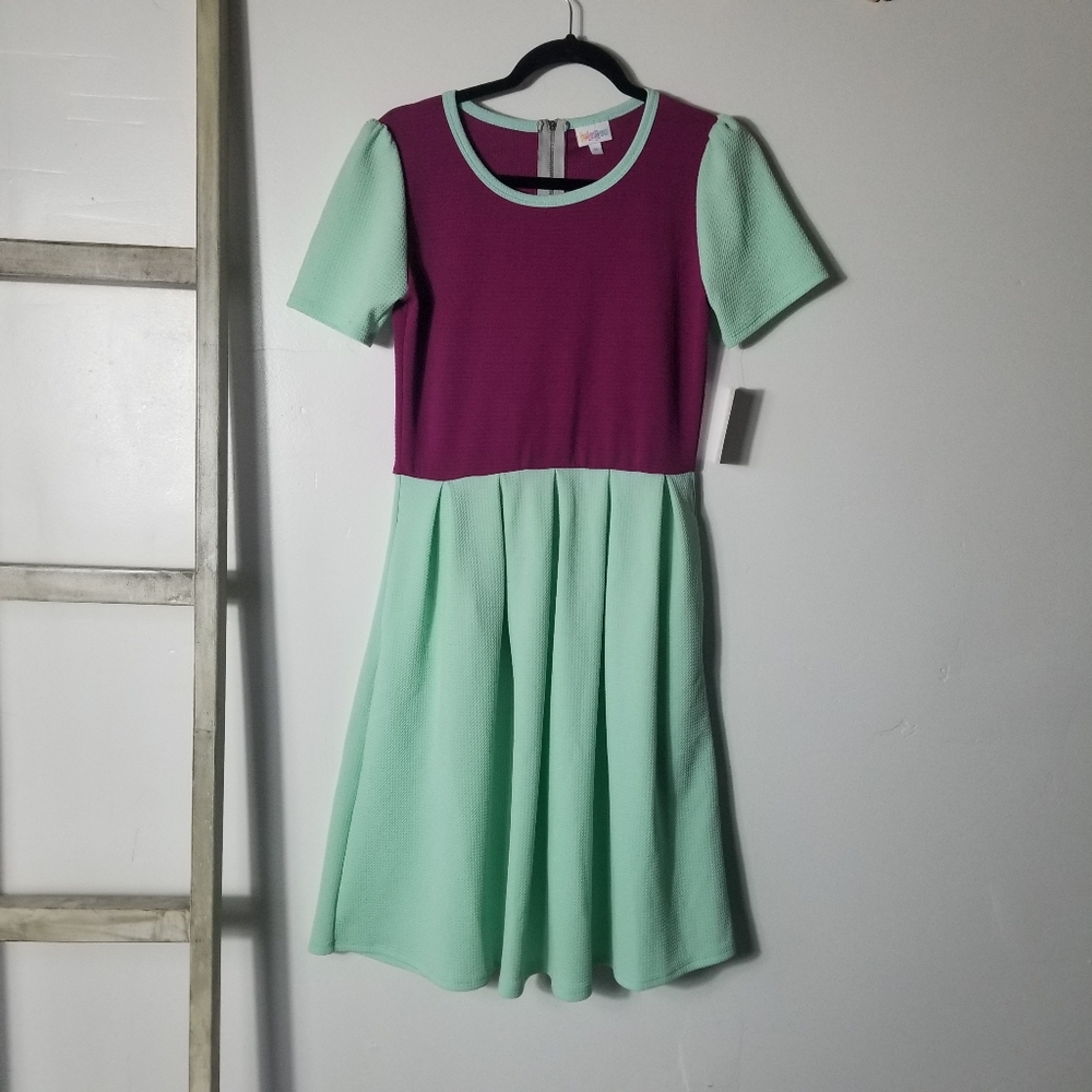 NWT LULAROE WOMEN'S AMELIA STYLE DRESS SIZE MEDIUM